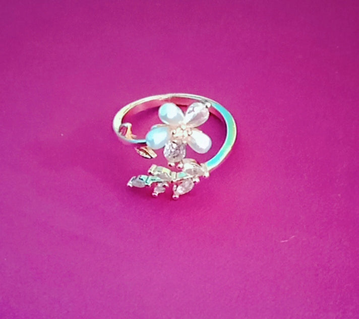 Mesmerizing Floral Leaf Ring