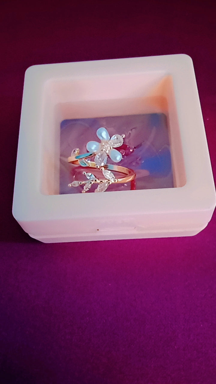 Mesmerizing Floral Leaf Ring