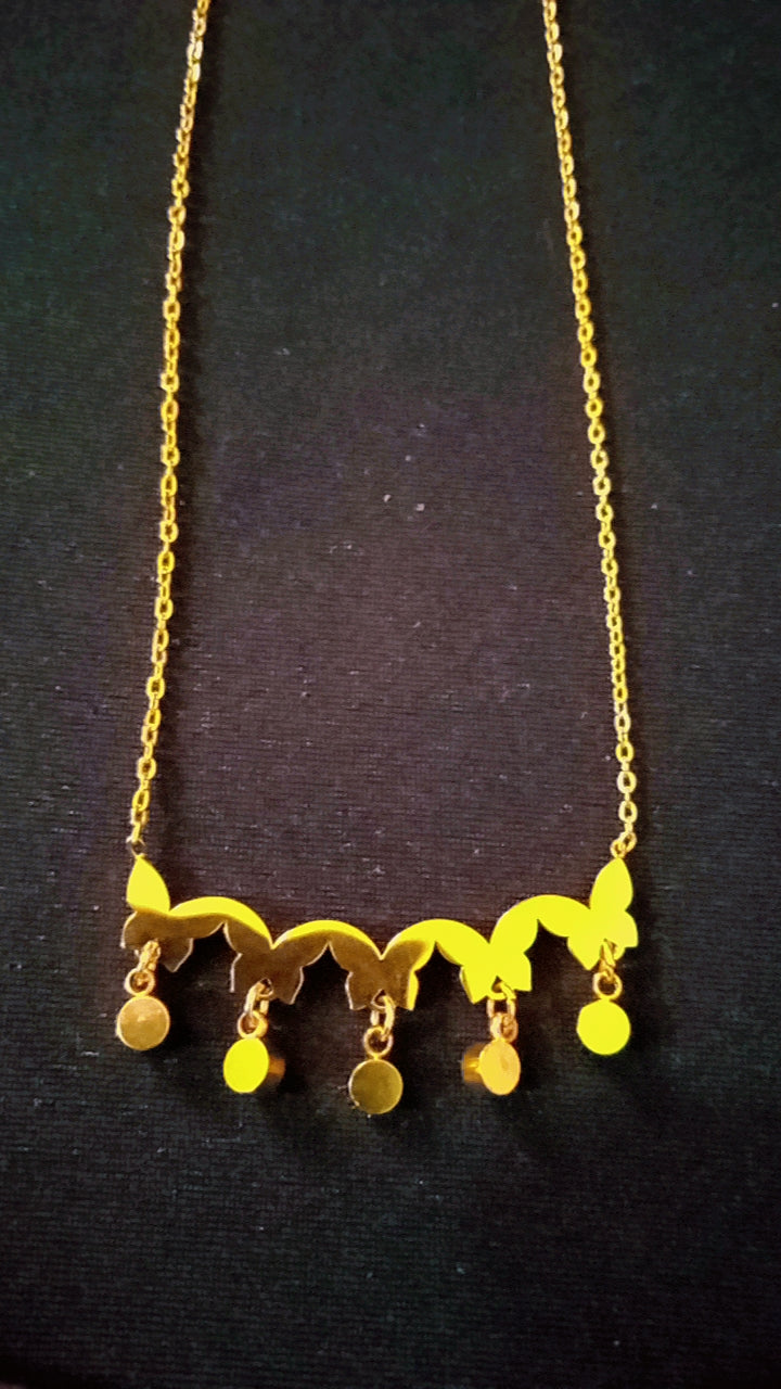 Trendy Wavy Pendant with Adjustable Chain