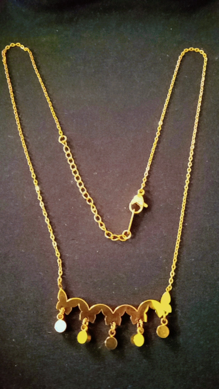 Trendy Wavy Pendant with Adjustable Chain