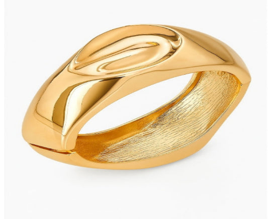 Alluring Bar Bracelet