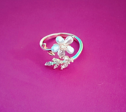 Mesmerizing Floral Leaf Ring