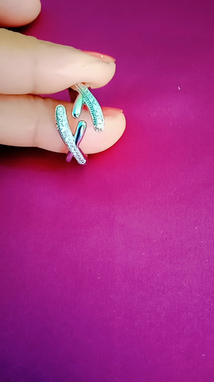 Beautiful Criss cross Engagement Ring
